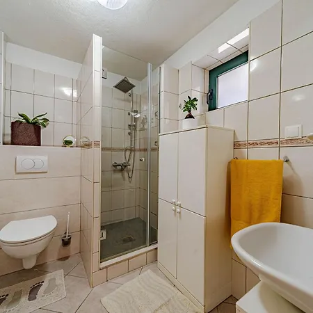 Pool House Potirna - Happy *