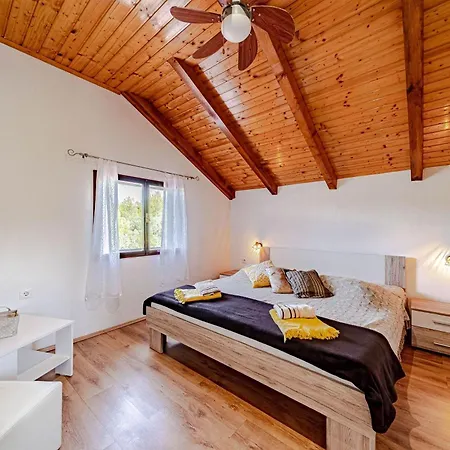 Pool House Potirna - Happy Blato (Korcula)