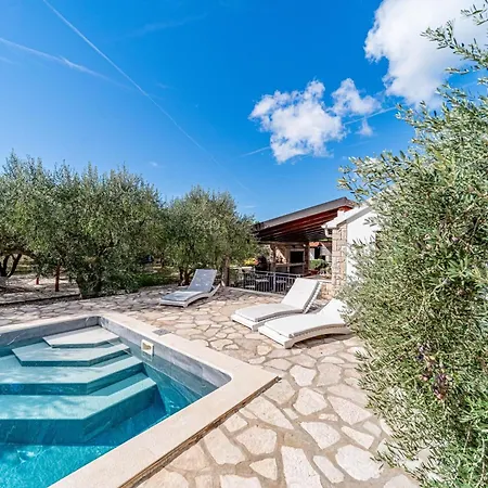Pool House Potirna - Happy Blato (Korcula)