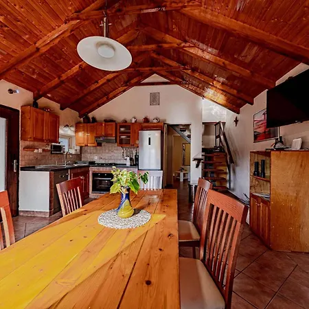 Lejlighed Pool House Potirna - Happy
