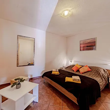Pool House Potirna - Happy Apartment *
