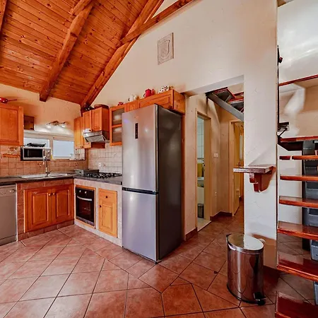 Appartement Pool House Potirna - Happy *