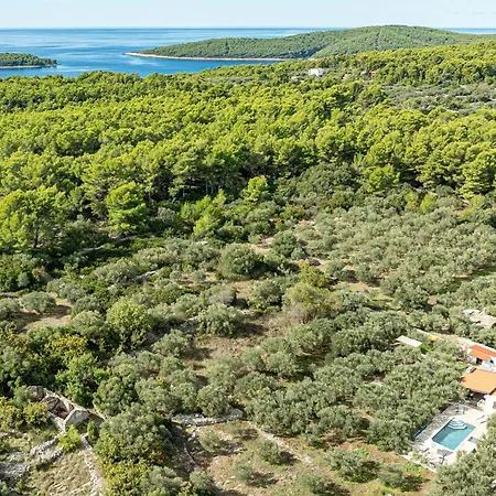 Appartement Pool House Potirna - Happy