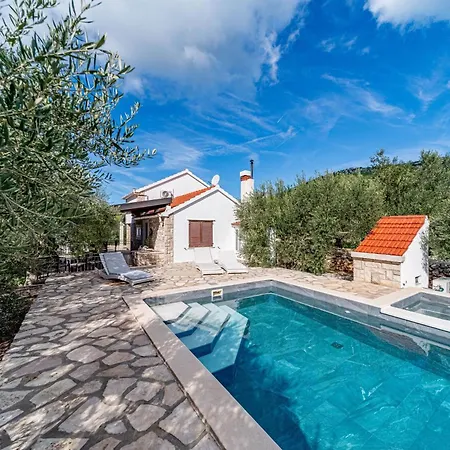 Appartement Pool House Potirna - Happy