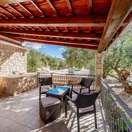 Pool House Potirna - Happy Apartment